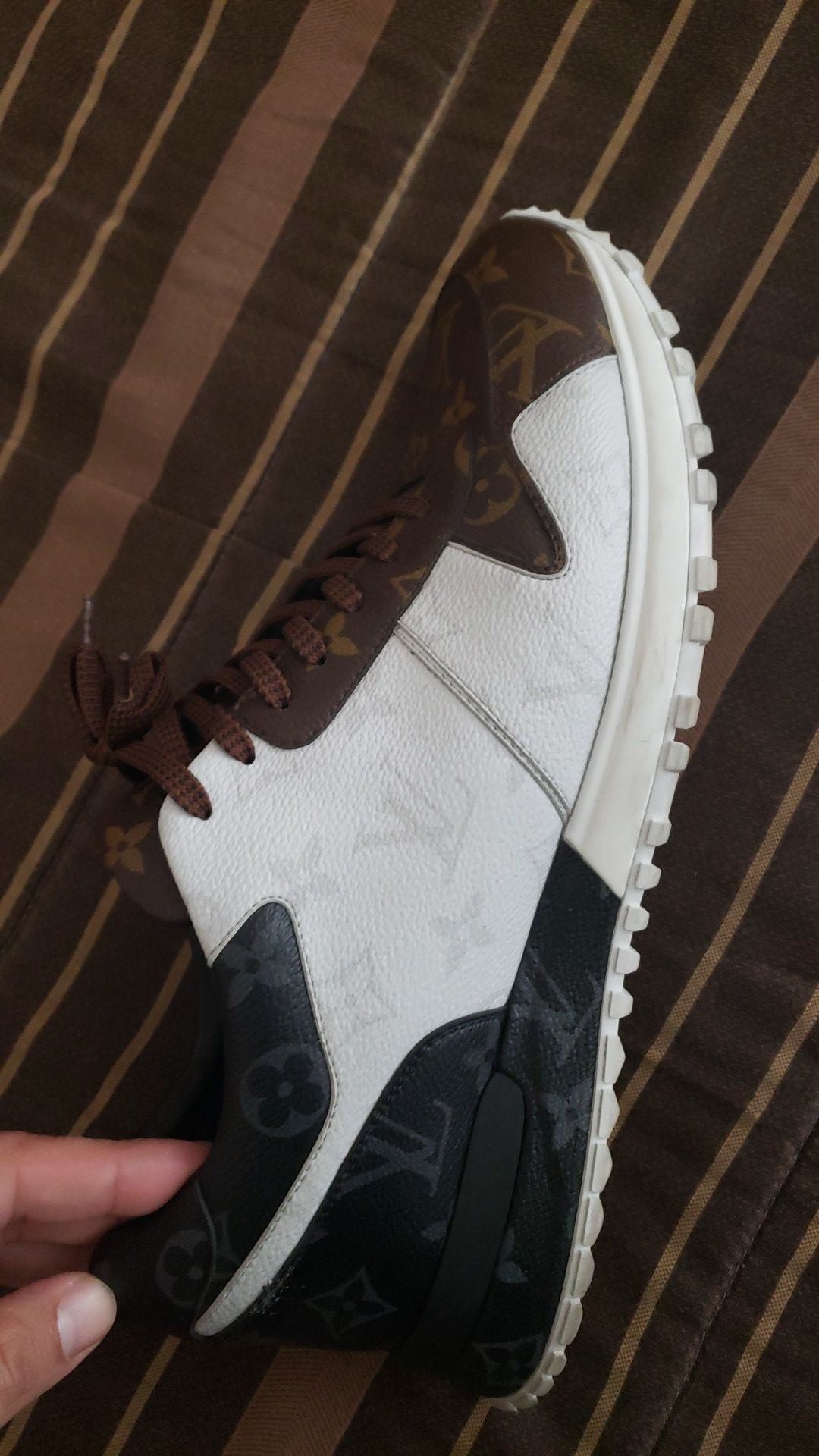 Mens Louis Vuitton Run Away Sneakers LV9 U.S.10 for Sale in Upland, CA -  OfferUp