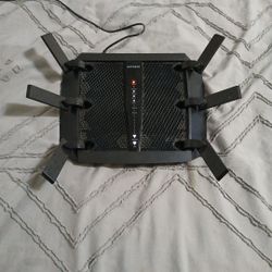 Netgear
Nighthawk X6 R8000 - AC3200 Tri-Band WiFi Router
