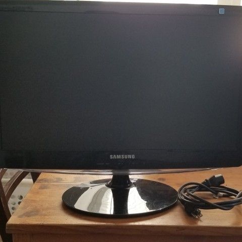 Samsung 21.5" LCD HDTV/ widescreen monitor