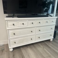 Dresser And Chest 