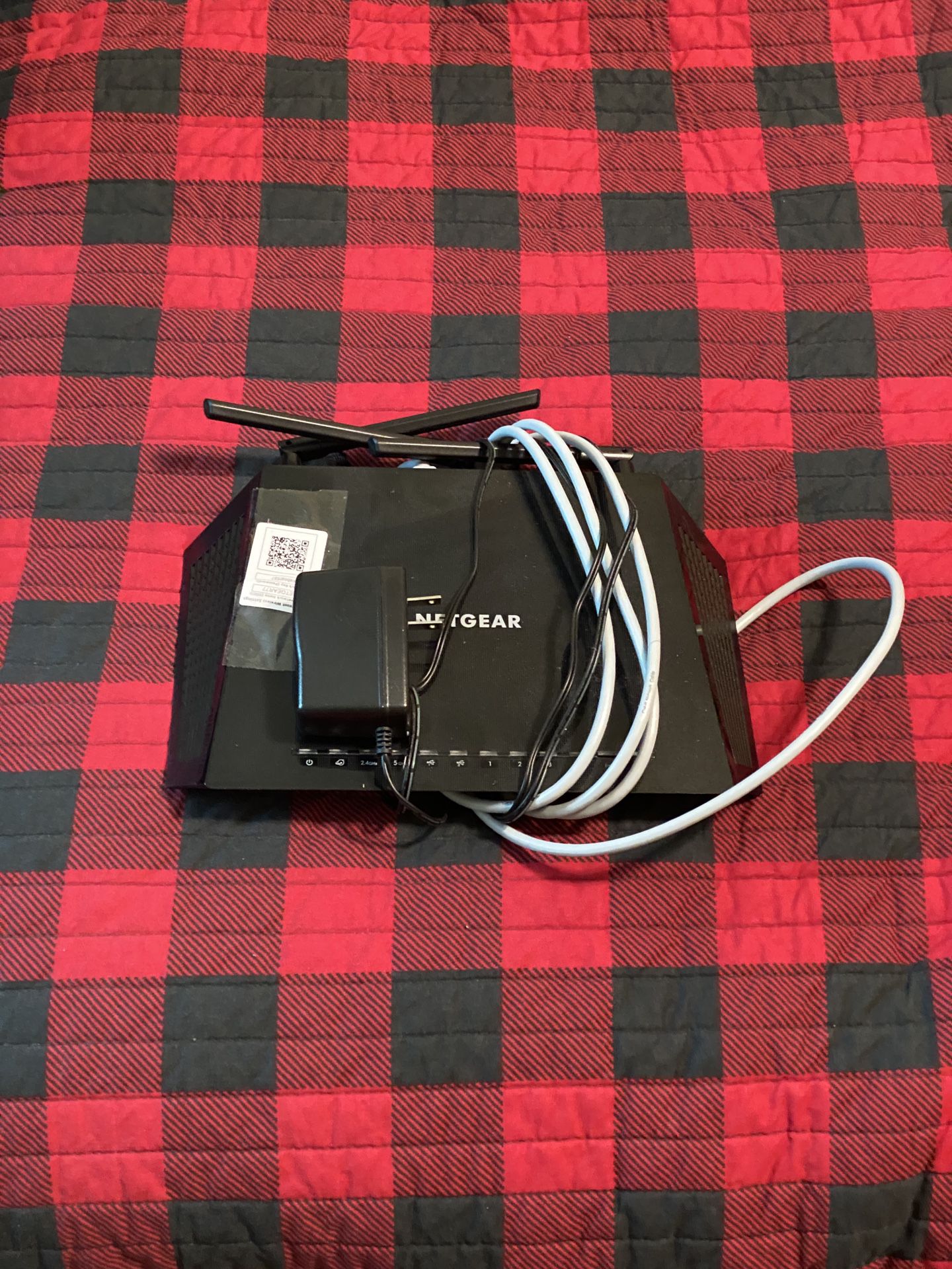 Netgear Wifi Router + Ethernet cable