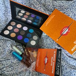 Eye Palette With Extras!