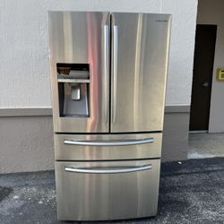 Samsung Refrigerator Good Condition Everything Works Fine 