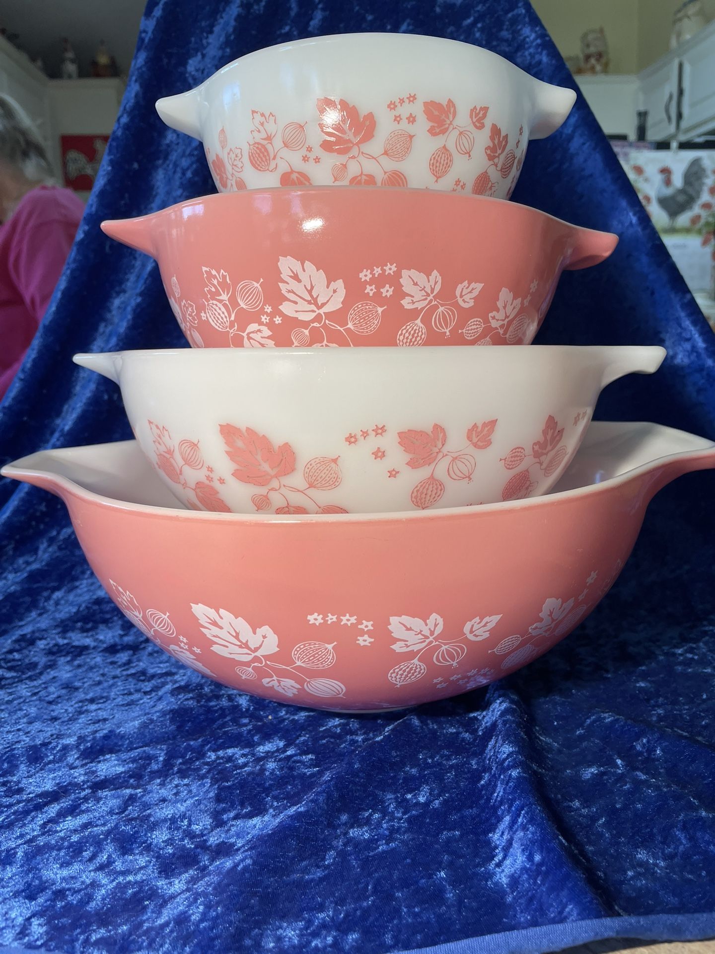 Pyrex (Mid Century Modern) 1956 “Pink” 4 Bowl Nesting Set.