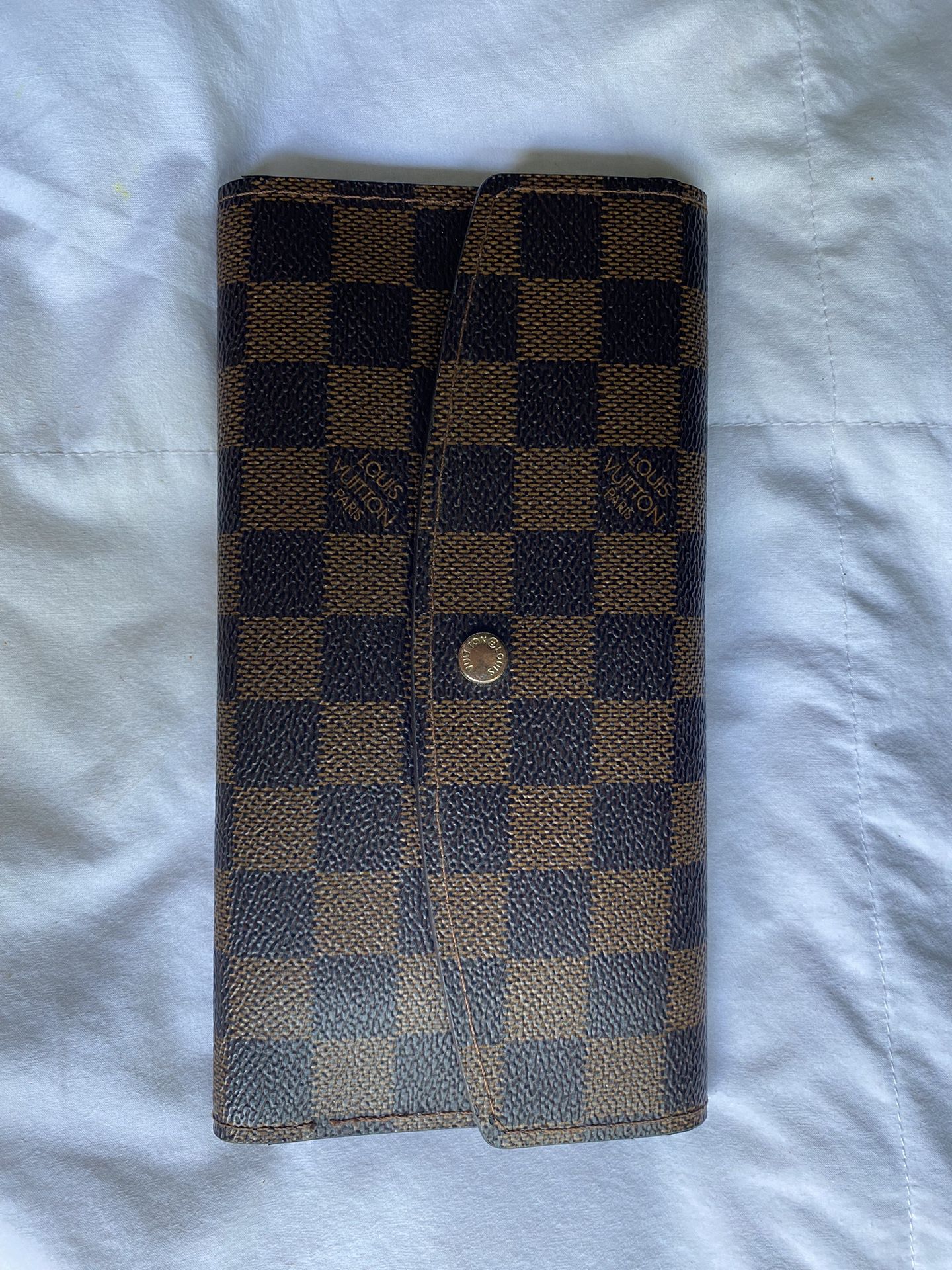 Louis Vuitton Wallet for Sale in Lindale, GA - OfferUp