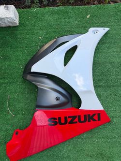 2017+ Suzuki GSXR 1000 Right Side Fairing $60fcfs