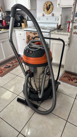 Wet and dry professional vacuum cleaner