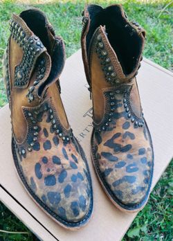 🐆 Liberty Black Studded Leopard Boots 🐆   Size 8.5