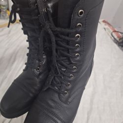 Good Condition Coach  Leader Boots 