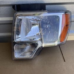2014 Ford F150 Headlight (Left Driver)