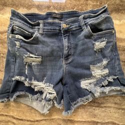 Pre-Owned Women 1XL Judy Blue Distressed Medium Blue Raw Hem Denim Shorts