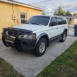 2001 Mitsubishi Montero