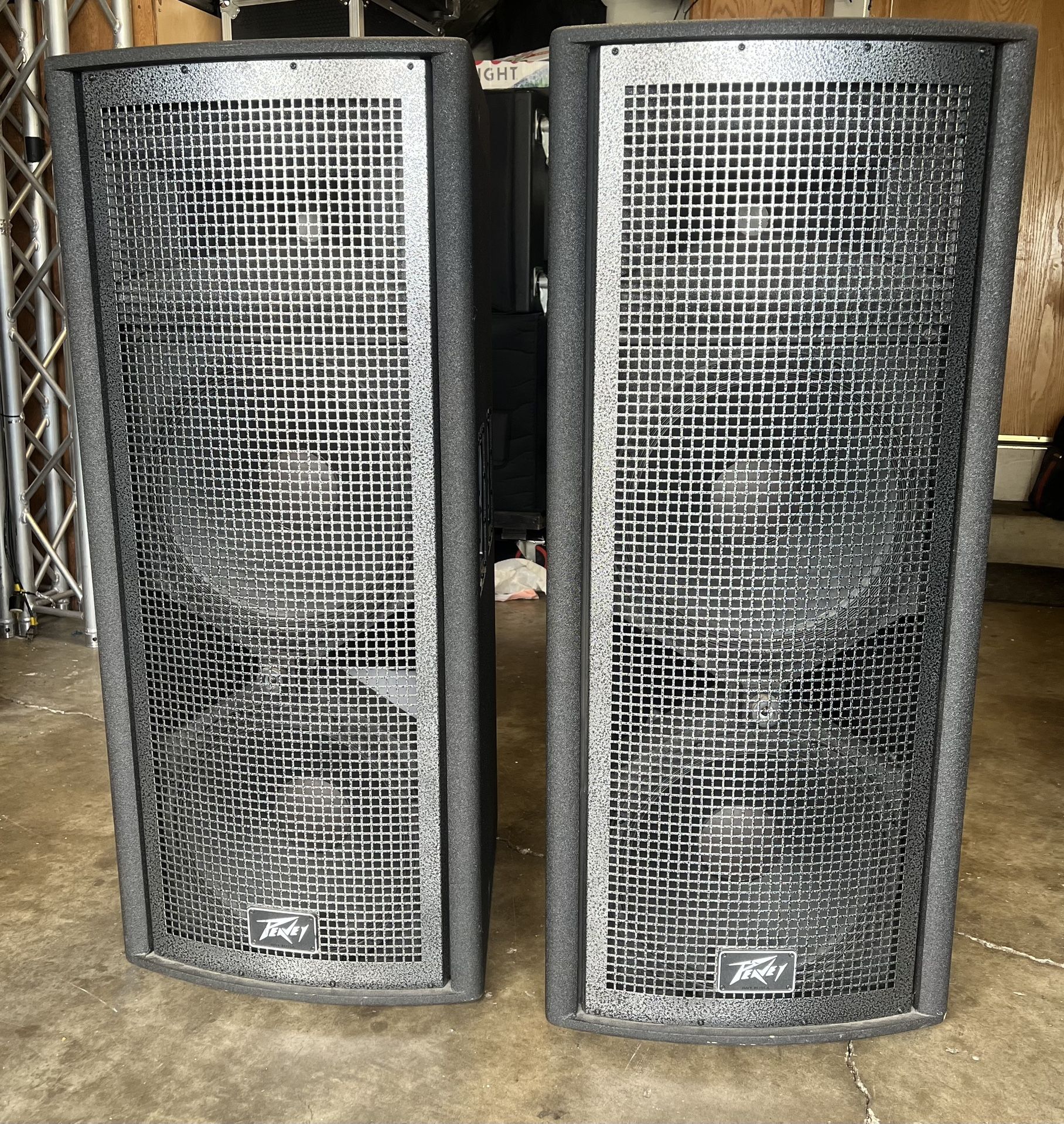 Dj Or Band (QSC) 2 Qw-4f Peavey 1400 Watts Passive Speakers
