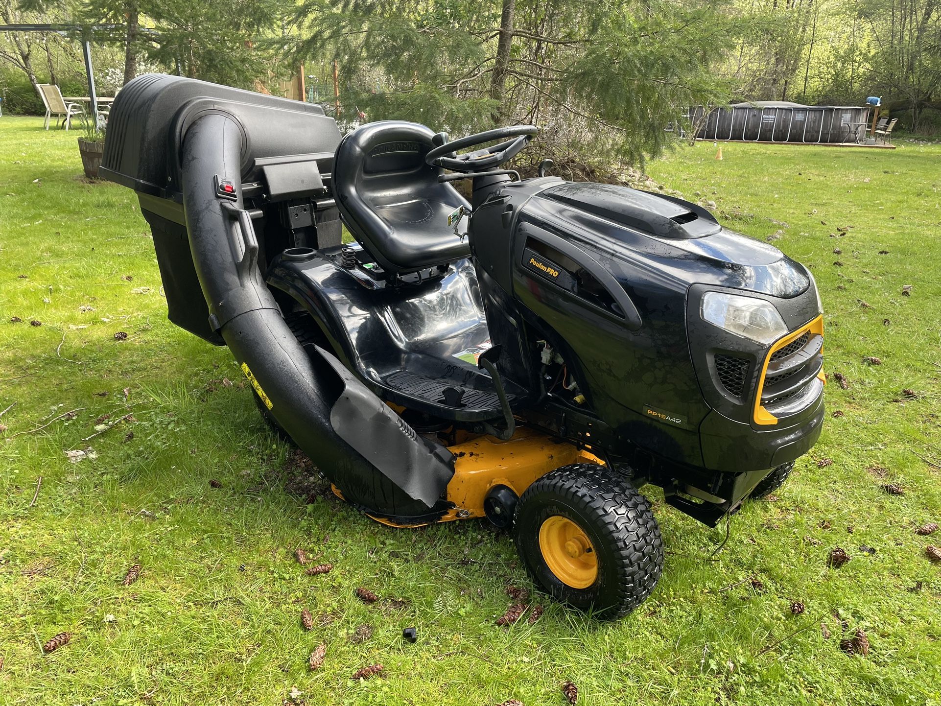 Poulan Pro Riding Mower With Bagging System