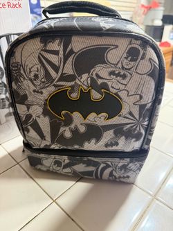 Bat man lunch pale