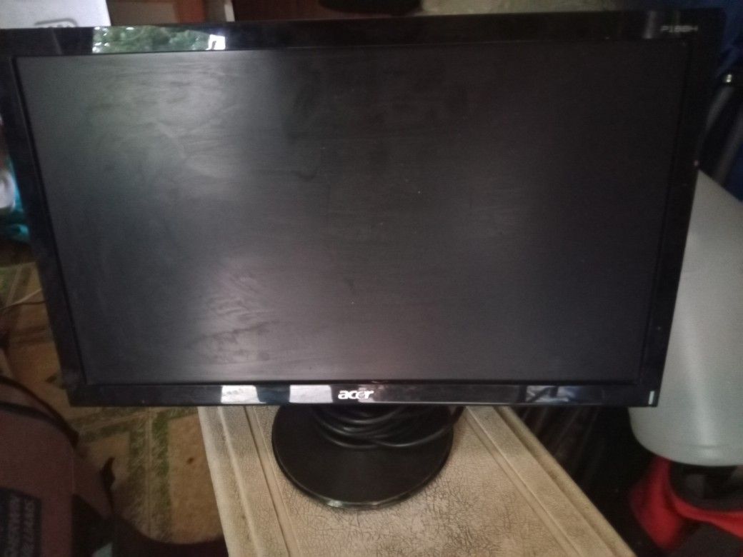 A Acer Monitor, cords & Mouse