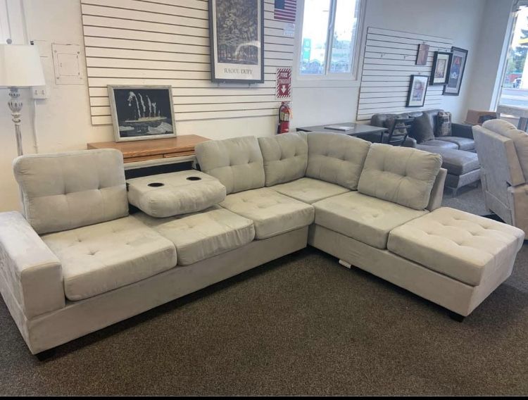 Heights Silver Sectional With Ottoman