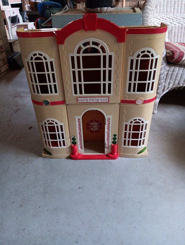 LARGE Doll House