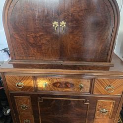 Antique Top Dresser Style: