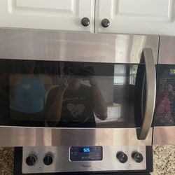 Oven And Microwave 