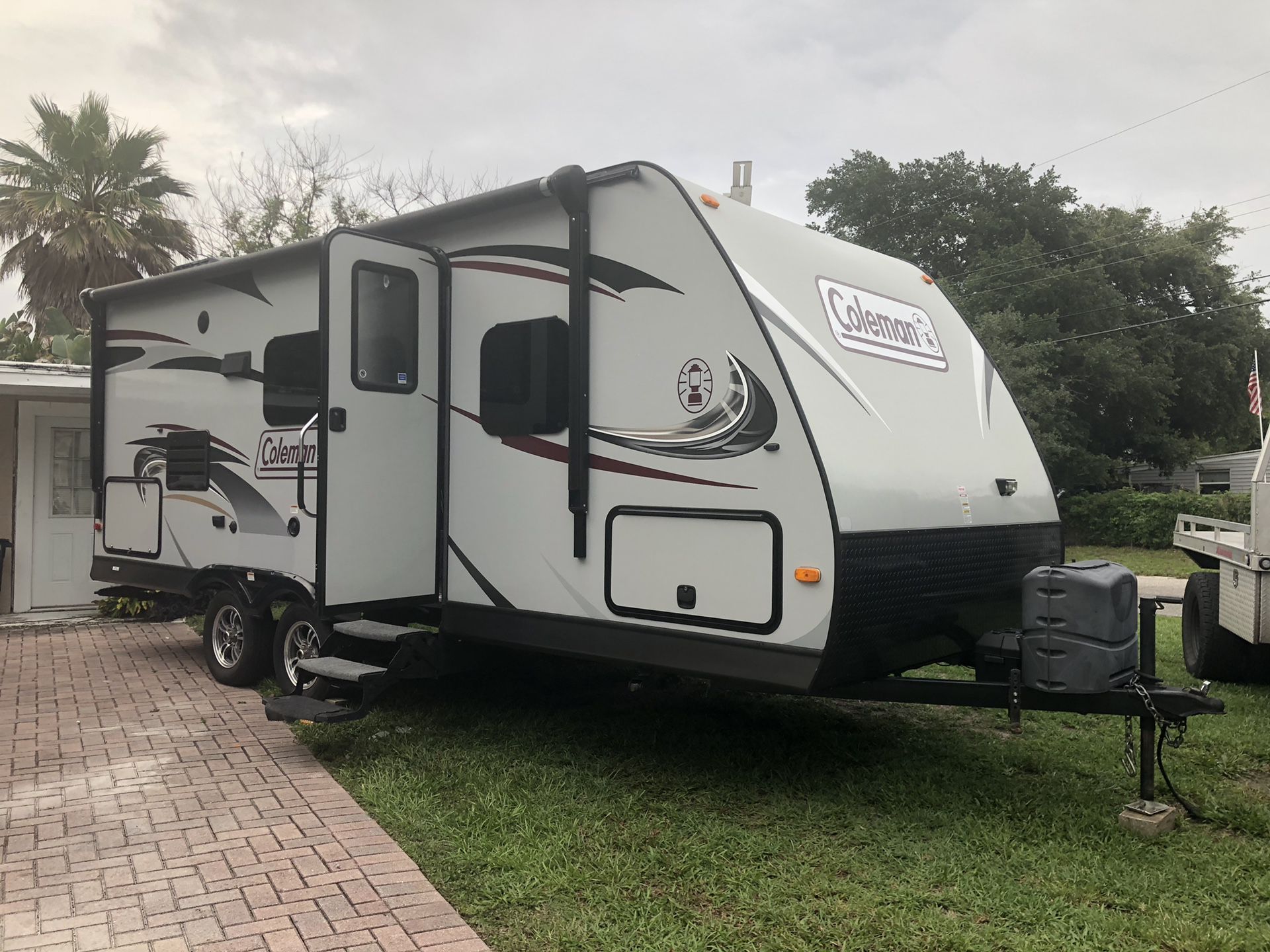 2015 Dutchmen COLEMAN 194QB Camper Travel Trailer RV Temporary Housing 2015 Dutchmen COLEMAN 194QB Sleeps 4 with room for an extra bed on floor when