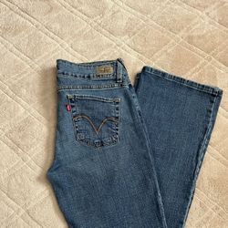 Women Levi’s Jeans 