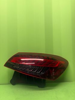 2021 2022 2023 Mercedes-Benz E-Class Sedan / Wagon E350 E450 E53 Right Passenger Side Outer / Quarter Panel Tail Light OEM A2139065609