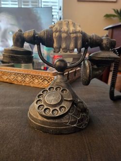 Ashland Resin phone Halloween decor $35