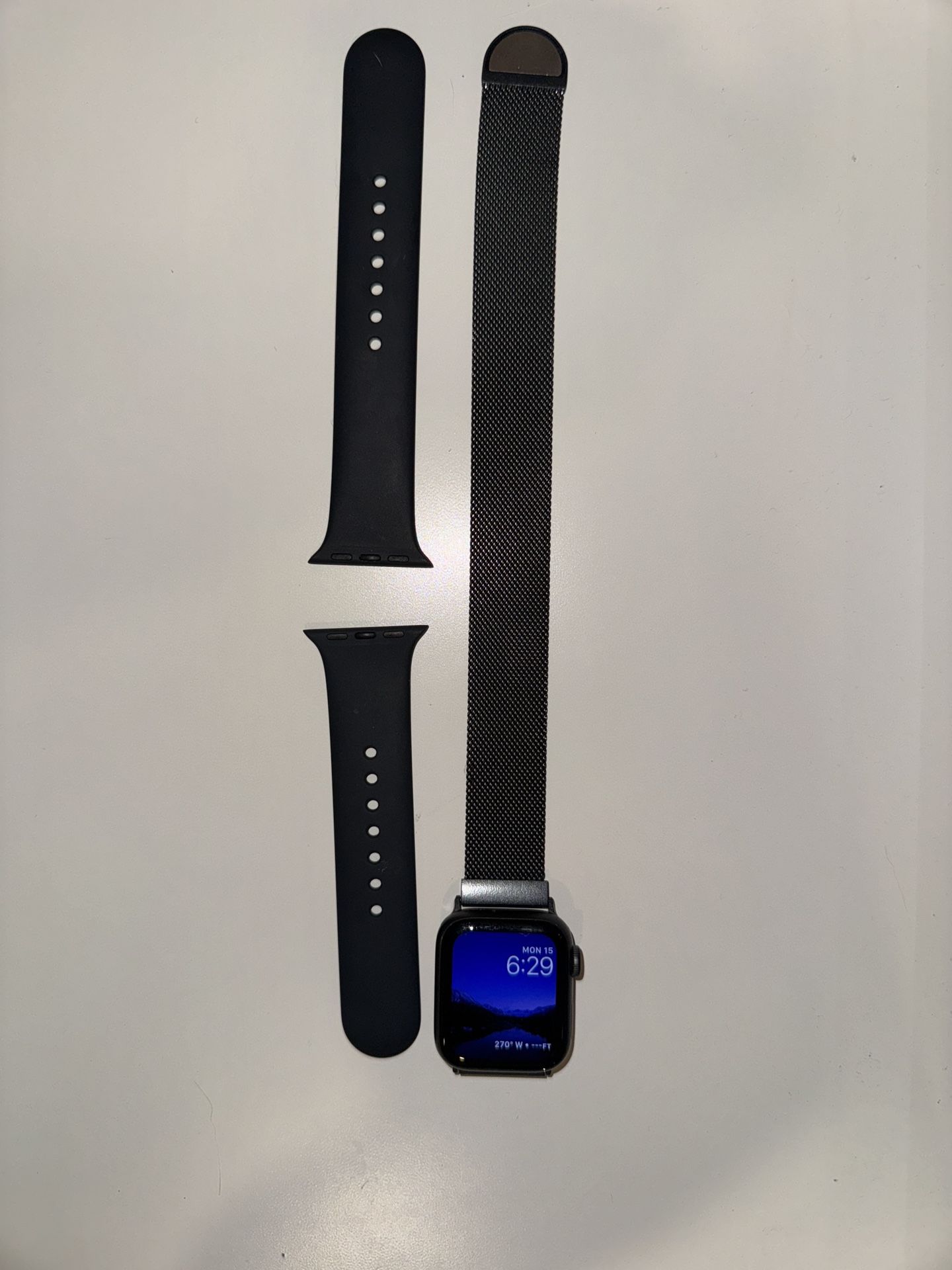 Apple Watch SE 40mm Black With Extra Band