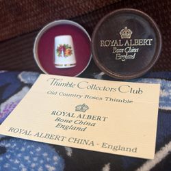 Vintage "OLD COUNTRY ROSES" Royal Albert Bone China England Thimble & Box