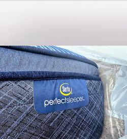 Full size serta pillow top matress soft  with Boxpring new free Delivery