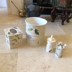 Beautiful Hand Painted Bath Set