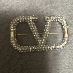 Brooch 