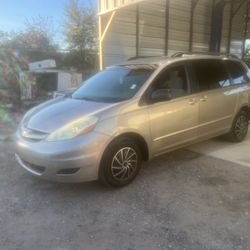 2006  TOYOTA SIENNA $4,450  CASH PRICE