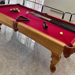 Pool Table ( Free Delivery & Set Up & New Color Felt Of Your Choice