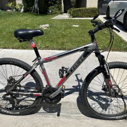 Trek 3500 Excellent Condition Both Disc Brakes, Front Shock, Aluminum Frame