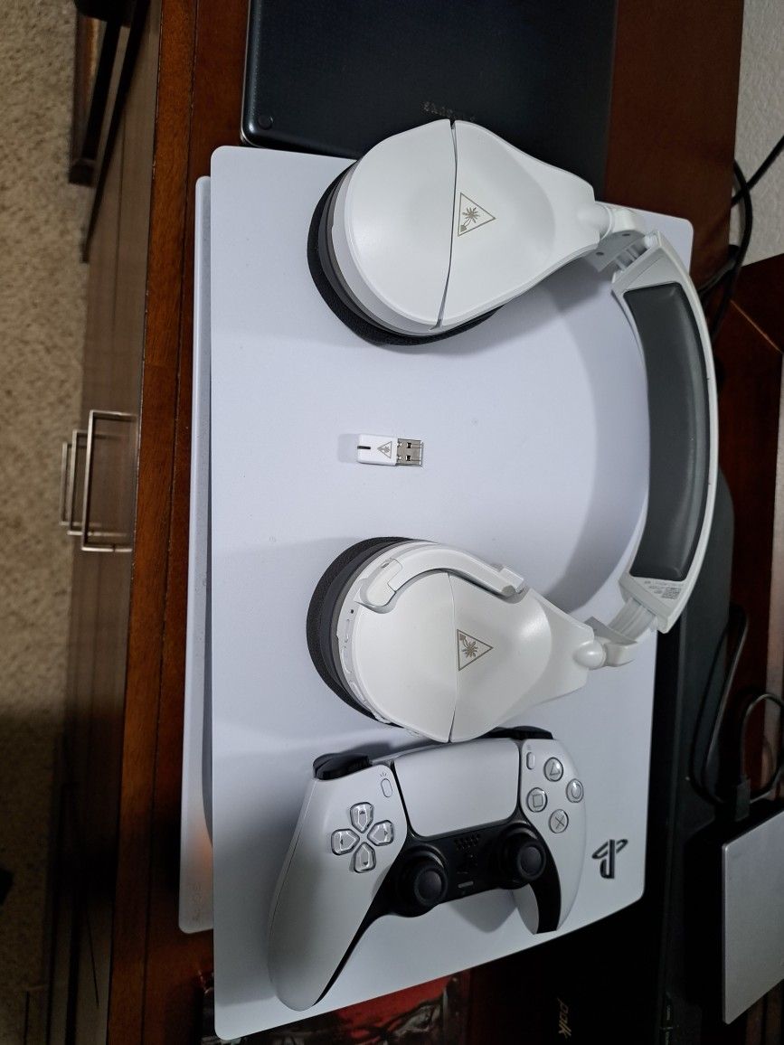 PS5 Disk Edition Console ONLY 420 OR With MW3 / MW2 And Headset