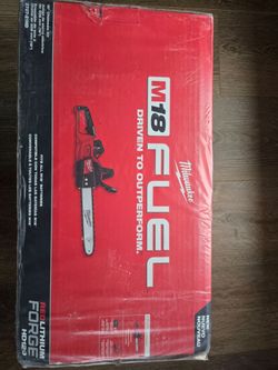 Milwaukee Chainsaw 16 in. with 12.0 Ah Battery and Charger M18 FUEL