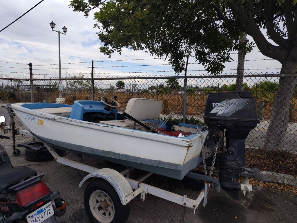Good Fixer Upper Boat ,Boston Whaler Knock Off ,40hp 