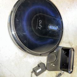 Eufy RoboVac G30 – Excellent Condition, Works Perfectly!