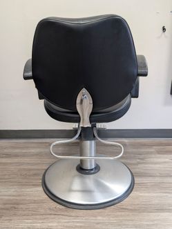 3 Salon hydraulic styling chairs