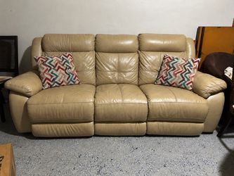 3-Seat Reclining Couch– Dual Recliners – Super Comfortable