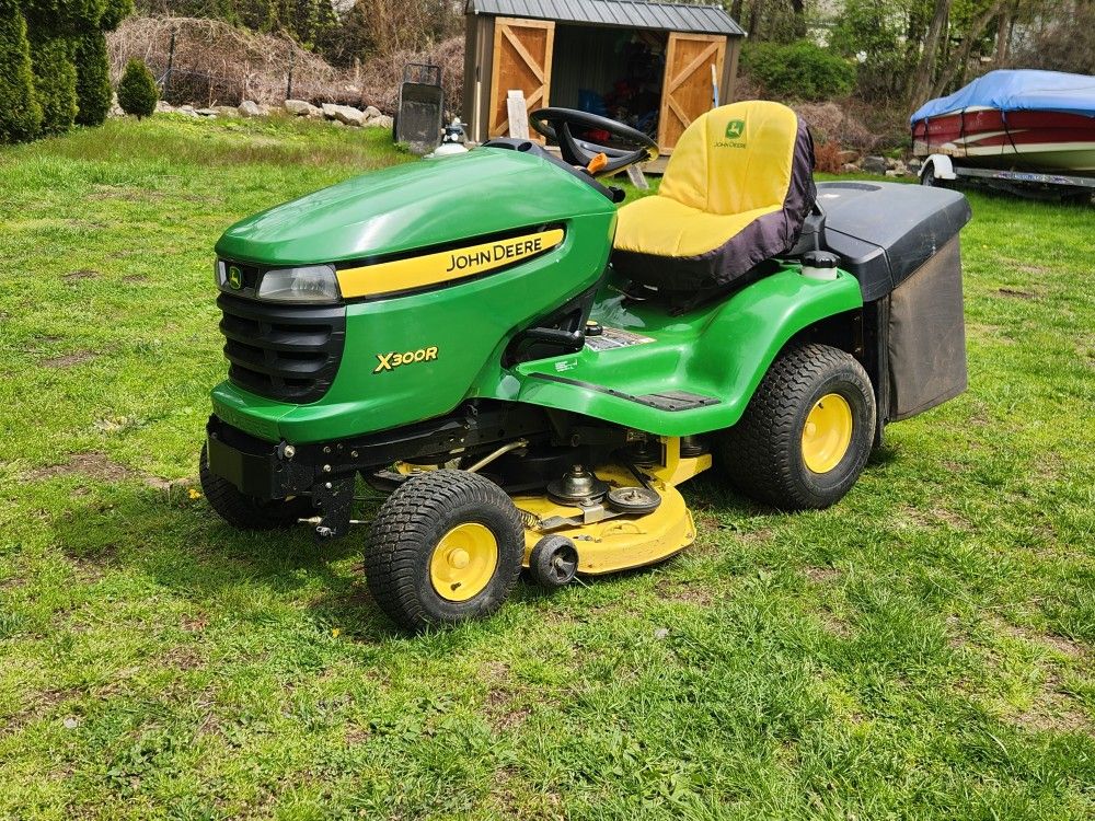 John Deere X300R Riding Lawn Mower