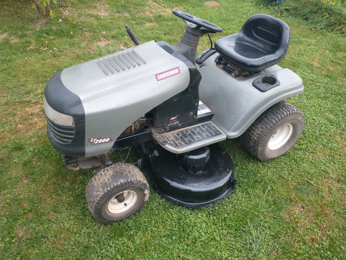 Craftsman Lt2000 Riding Mower Tractor Briggs & Stratton Engine Variable Speed 