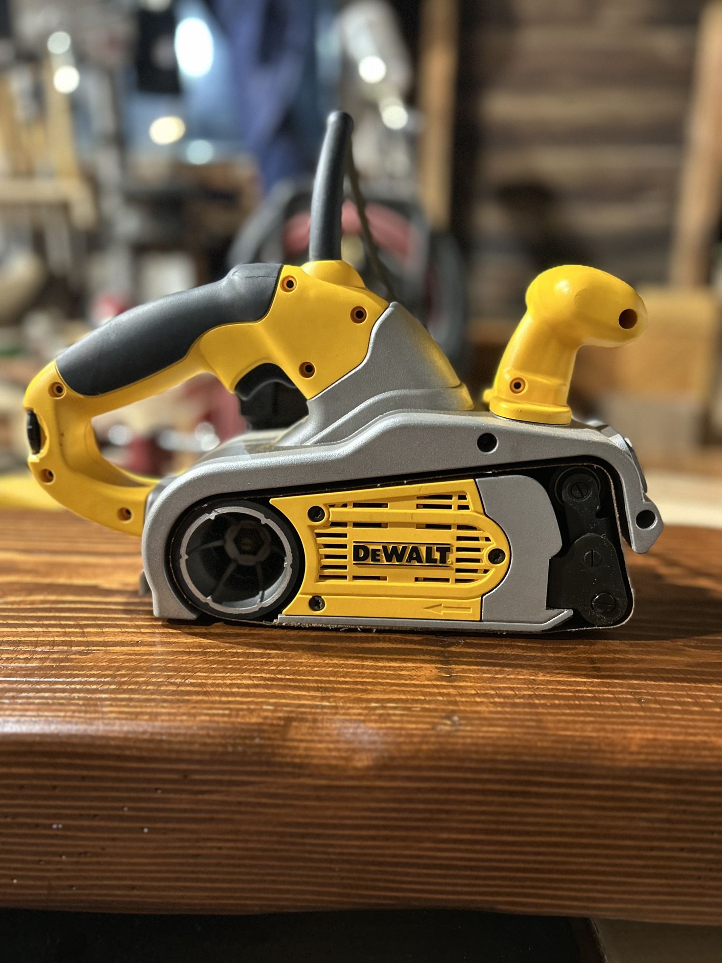 HEAVY- DUTY DEWALT BELT SANDER