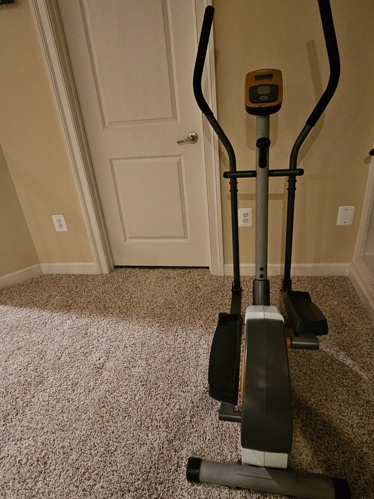 Weslo Momentum G3.8 elliptical