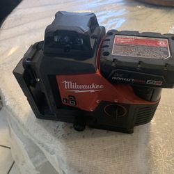 M12 Millwakee Green Láser Comes With Batery And Charger 