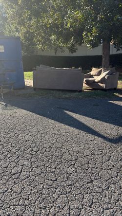Curb alert 8117 Tremaine Court is outside now