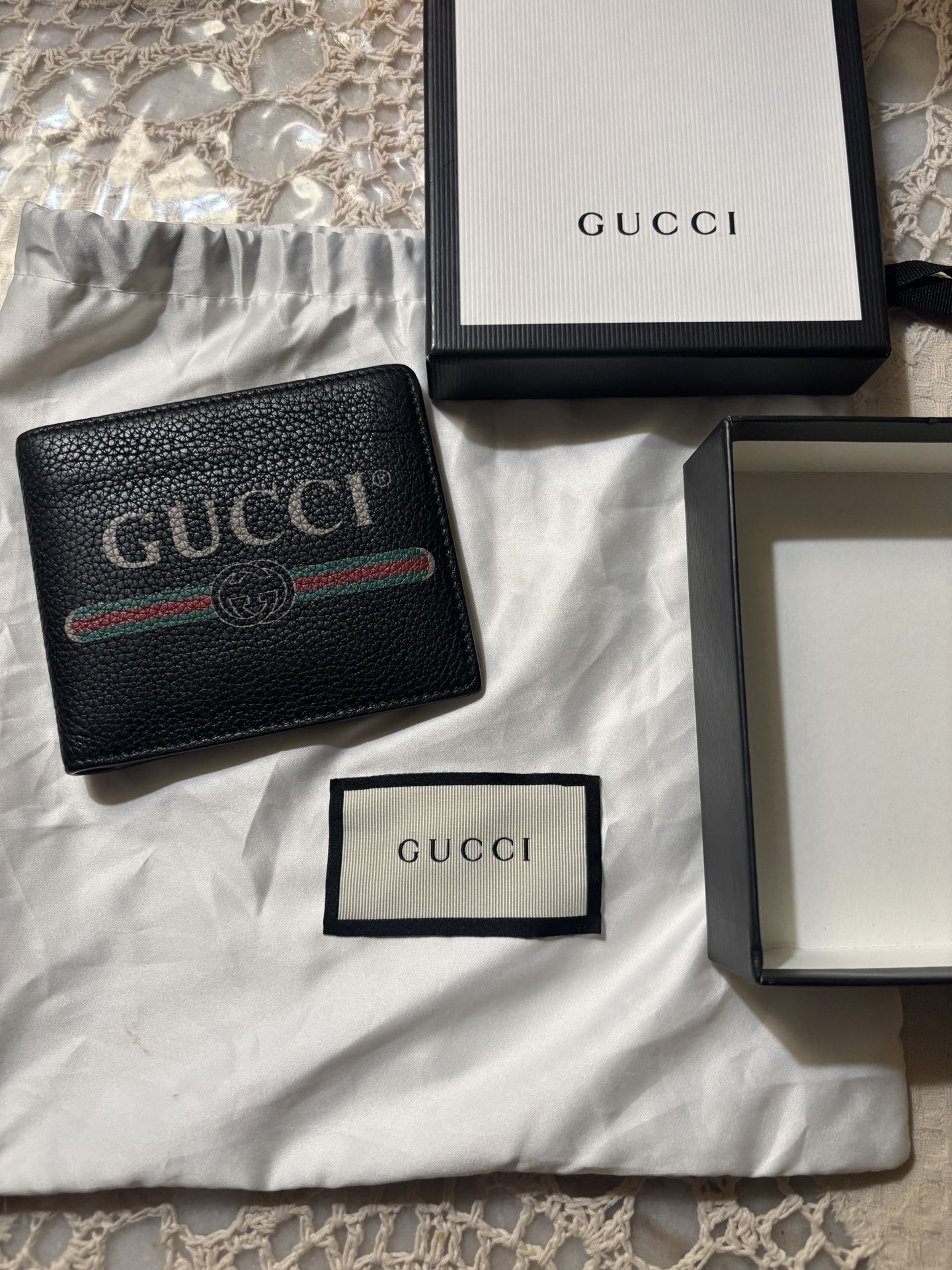 Men’s Gucci Vintage Logo Wallet