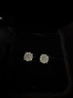 Cluster stud 4 pointer Moissanite men’s earrings